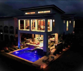 Luxury Oceanfront Pool Hermosa Villa